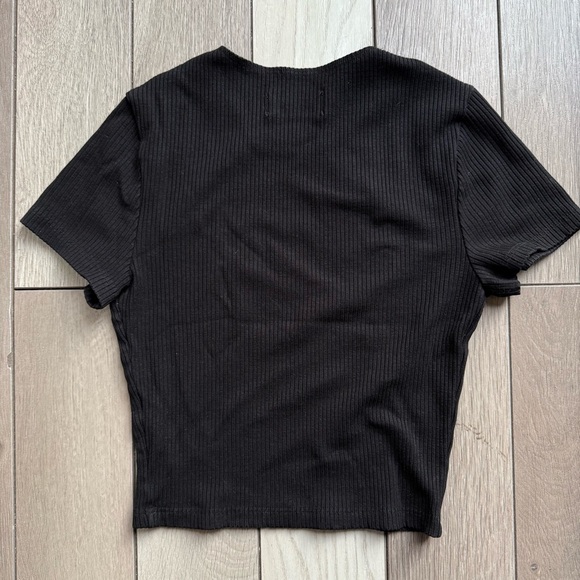 Reformation Black Short Sleeve Ribbed Tee - Picture 4 of 5